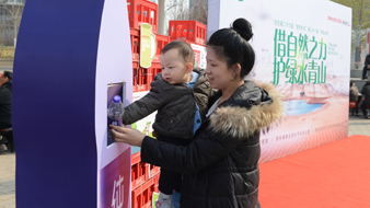 郑州太古可口可乐“空瓶行动”呼吁公众珍惜水源
