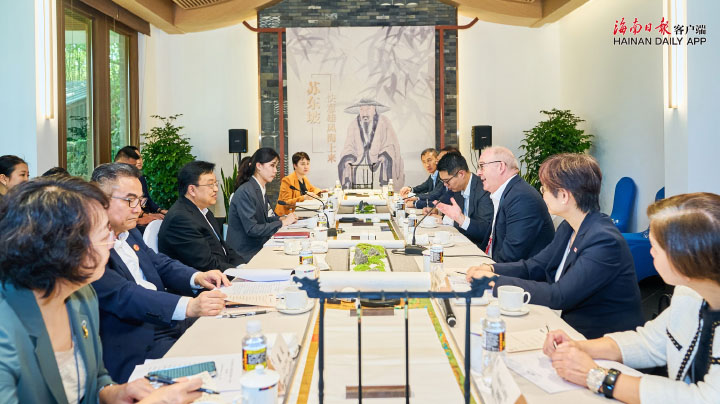 白德利拜会海南省委书记冯飞